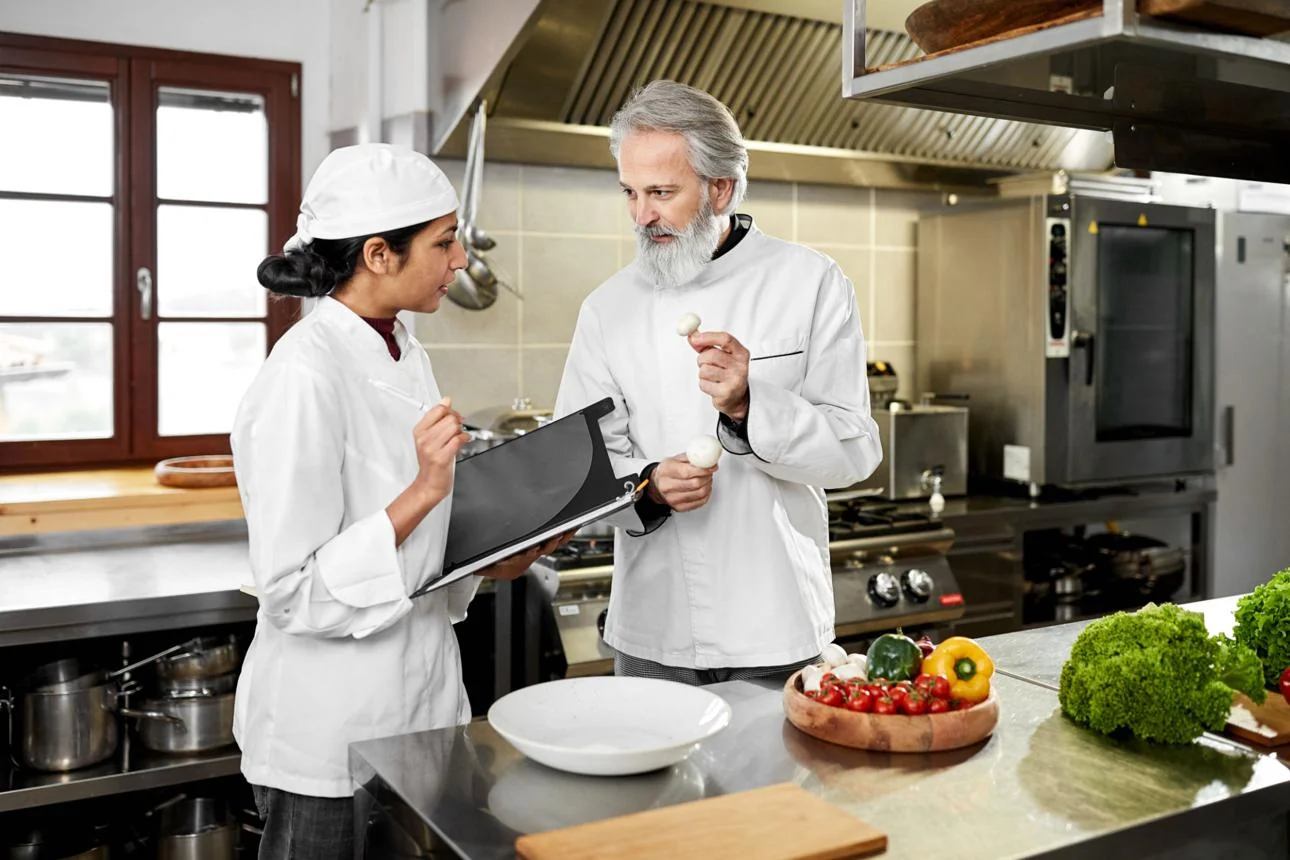 Chef Skill Assessment Úc – đầu bếp trao đổi kiến thức chuyên môn và quy trình chế biến